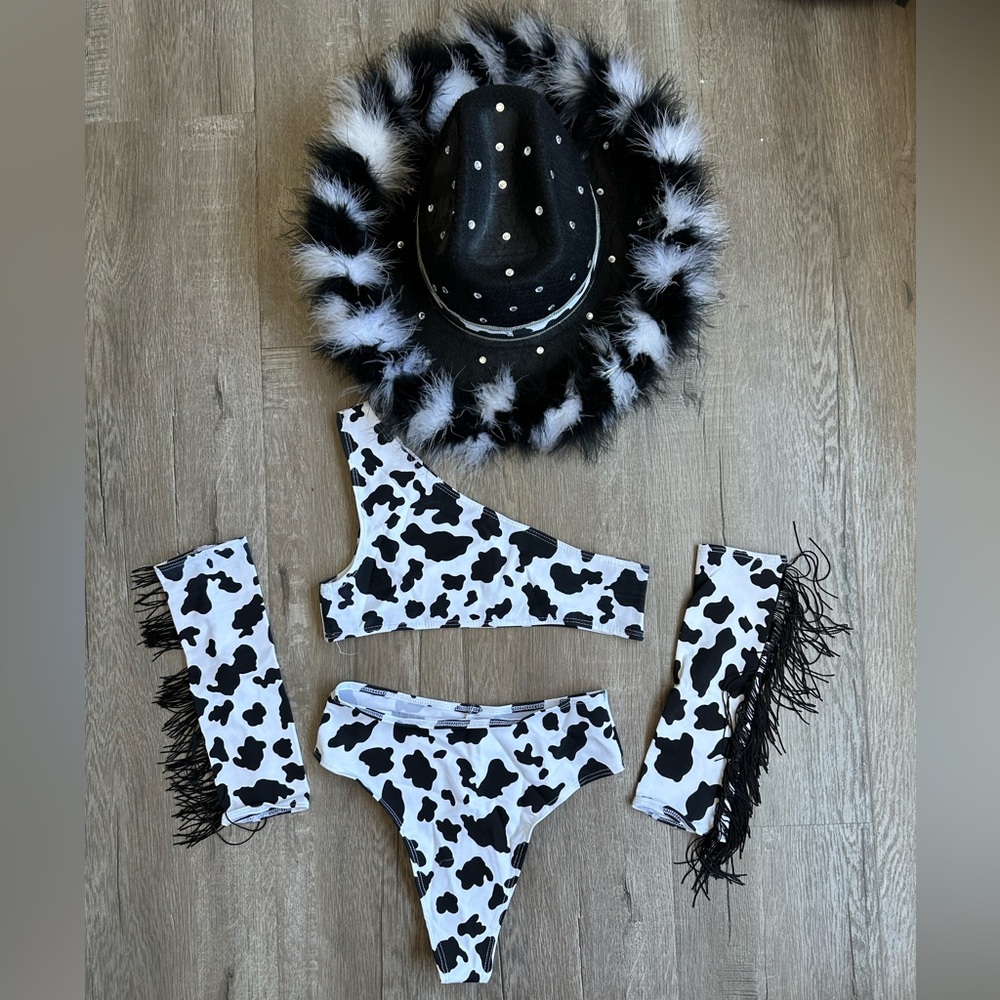 Cow Print Set + Matching Sleeves/ Cowgirl hat from Ragebratz